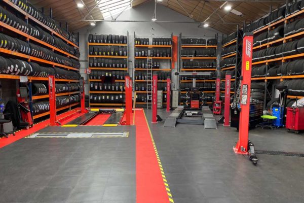 Commercial-Garage---Graphite-&-Red Commercial-Garage---Graphite-&-Red